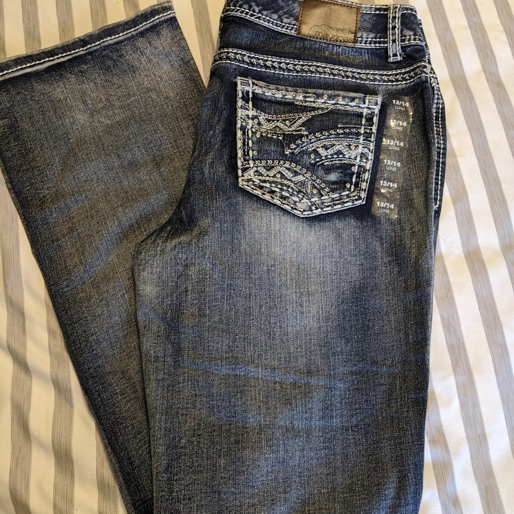 Maurices embellished 13/14L boot cut NWT